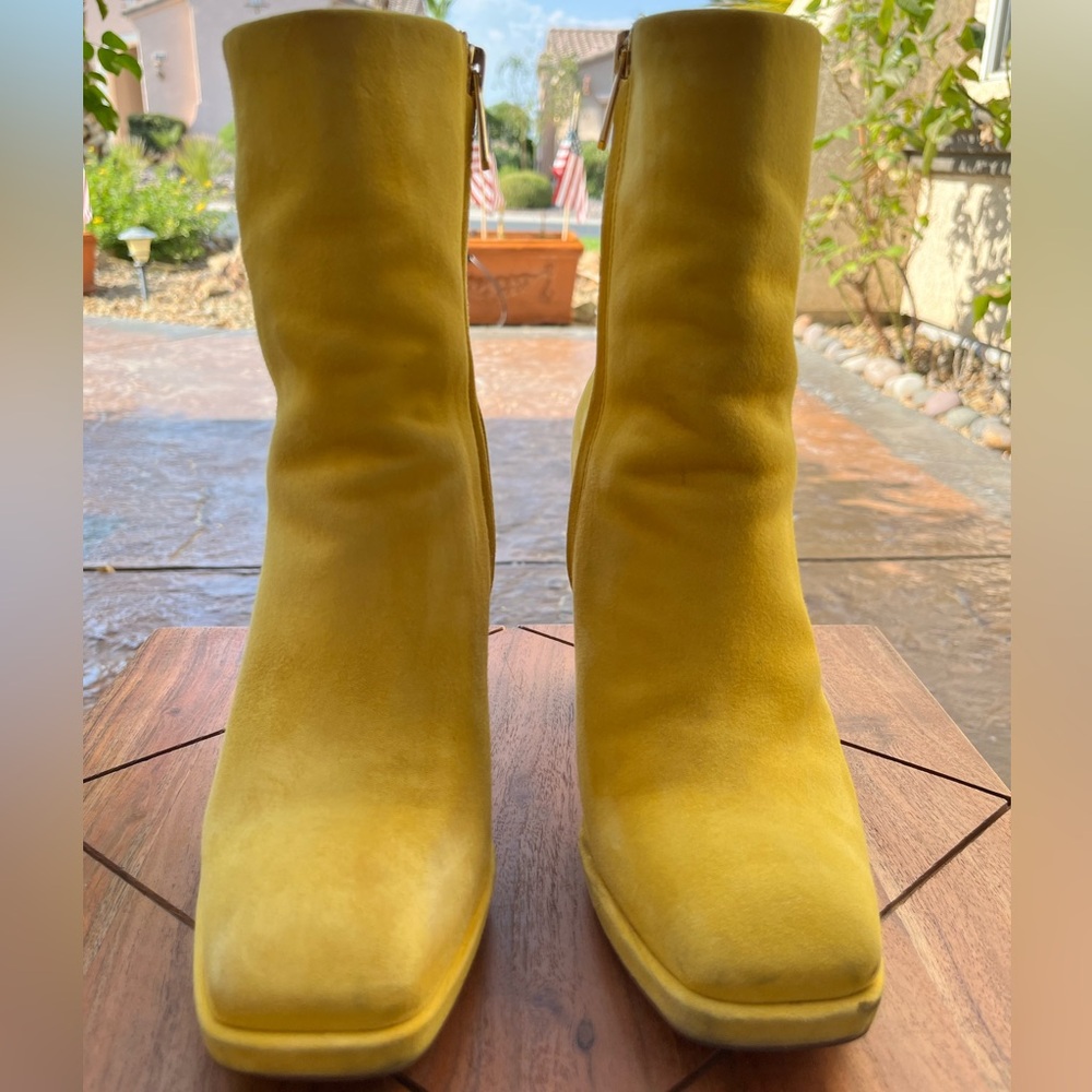 Suede booties by Sam Edelman. Gorgeous lemon-yellow color. Sz 7.5